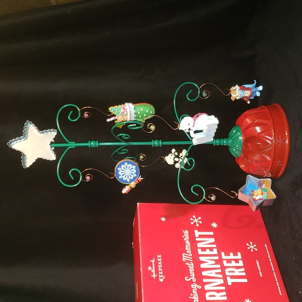 Vintage Hallmark Ornament Tree (ORNAMENTS NOT INCLUDED)